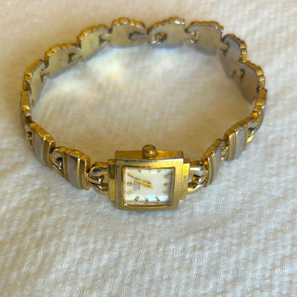 Vintage Citizen Gold and Silver Bracelet Watch - Picture 7 of 10